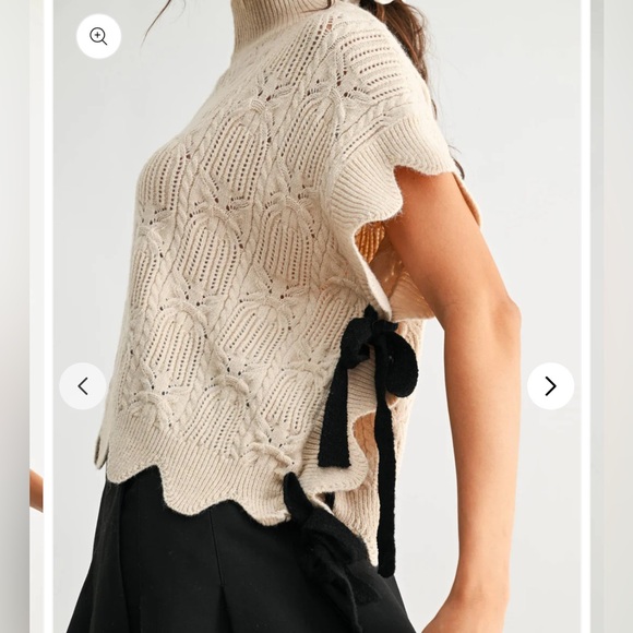 NWTs Entro scalloped sweater top with bows - Picture 2 of 7